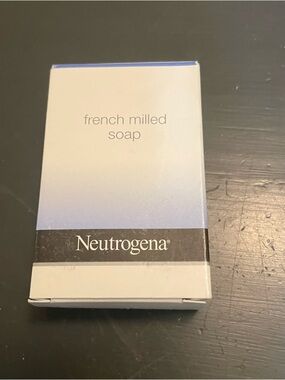 Neutrogena French Milled Soap - Blue and White Packaging